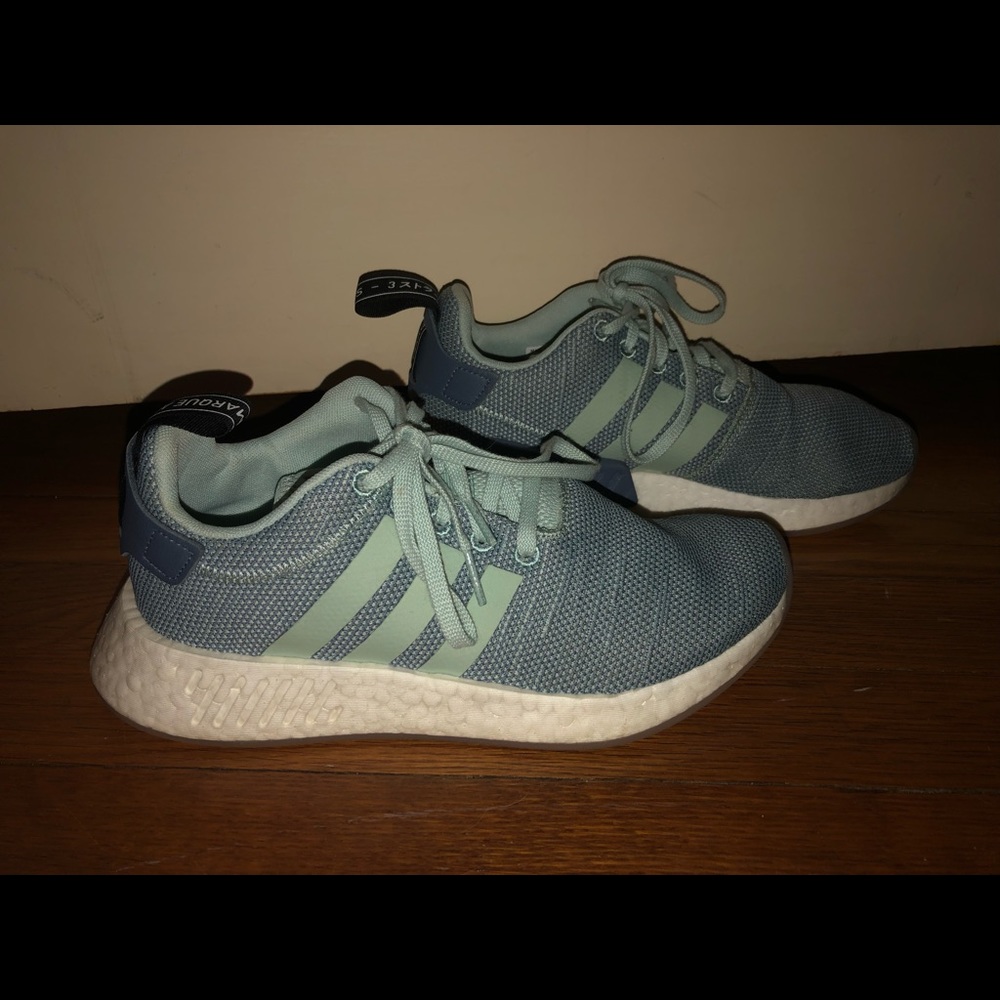 Adidas NMD R2 - Picture 2 of 3
